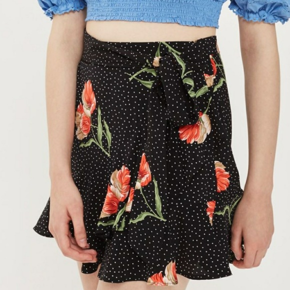 Topshop Dresses & Skirts - Topshop Spot Flower Ruffle Mini Skirt